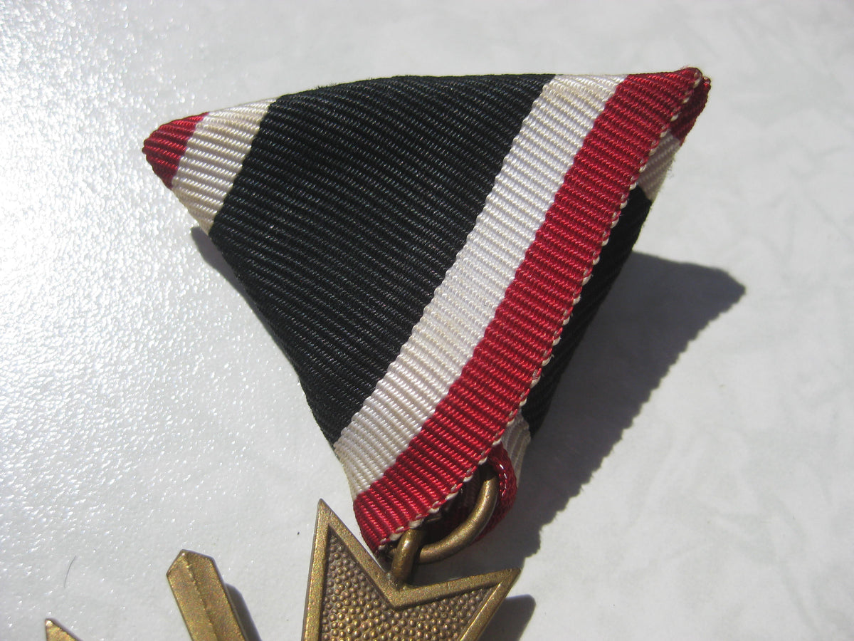 H.W. Kriegsverdienstkreuz 2.Klasse mit Schwertern (KVK2/39) am Dreiecksband