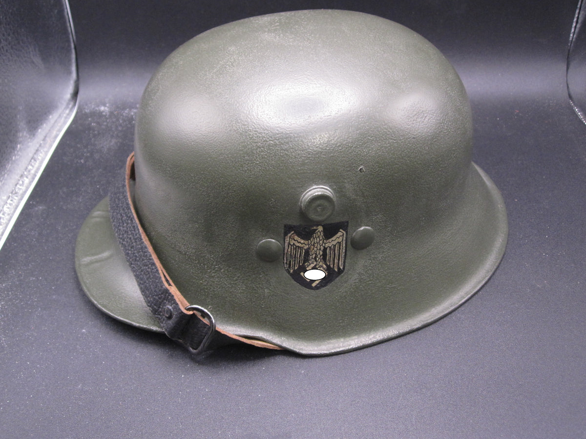 ORIGINALER Kinder Stahlhelm Wehrmacht mit beiden Abzeichen !!!