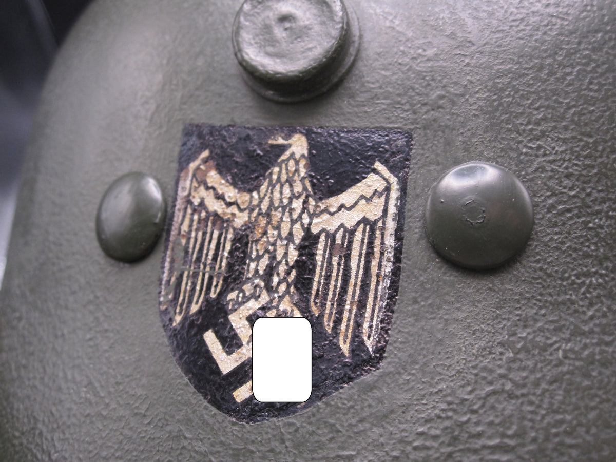 ORIGINALER Kinder Stahlhelm Wehrmacht mit beiden Abzeichen !!!