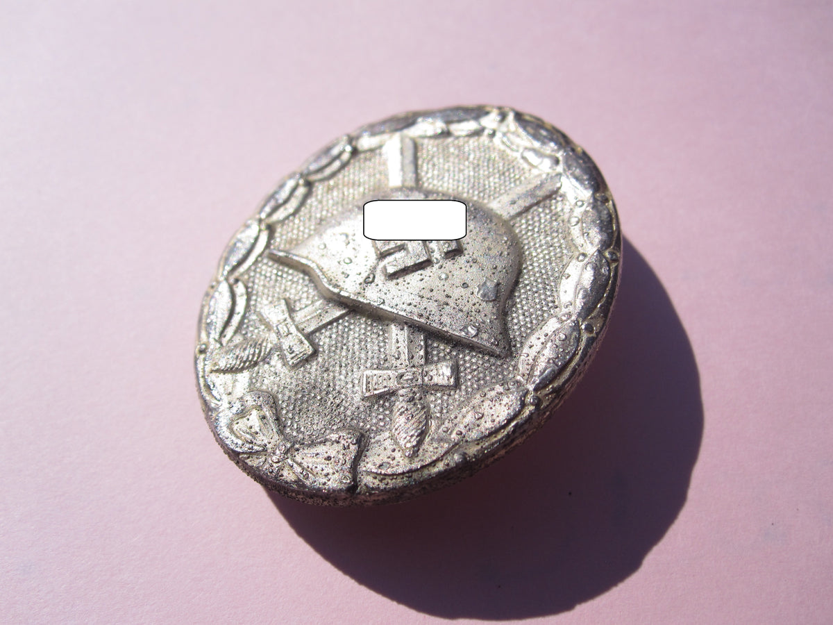 Verwundetenabzeichen (VAZ) 1939 in Silber Hersteller &quot;100&quot;
