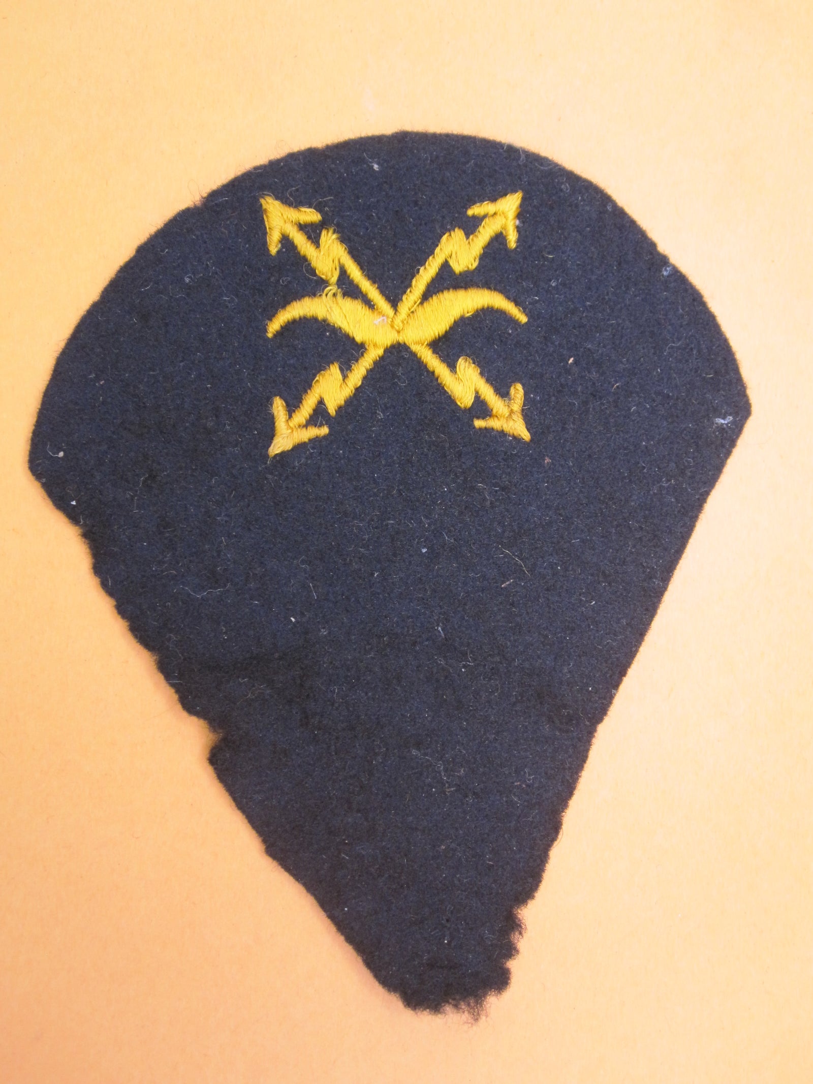 H.W.  -  -   ORIGINAL Abzeichen Flugmeldedienstaufbahn