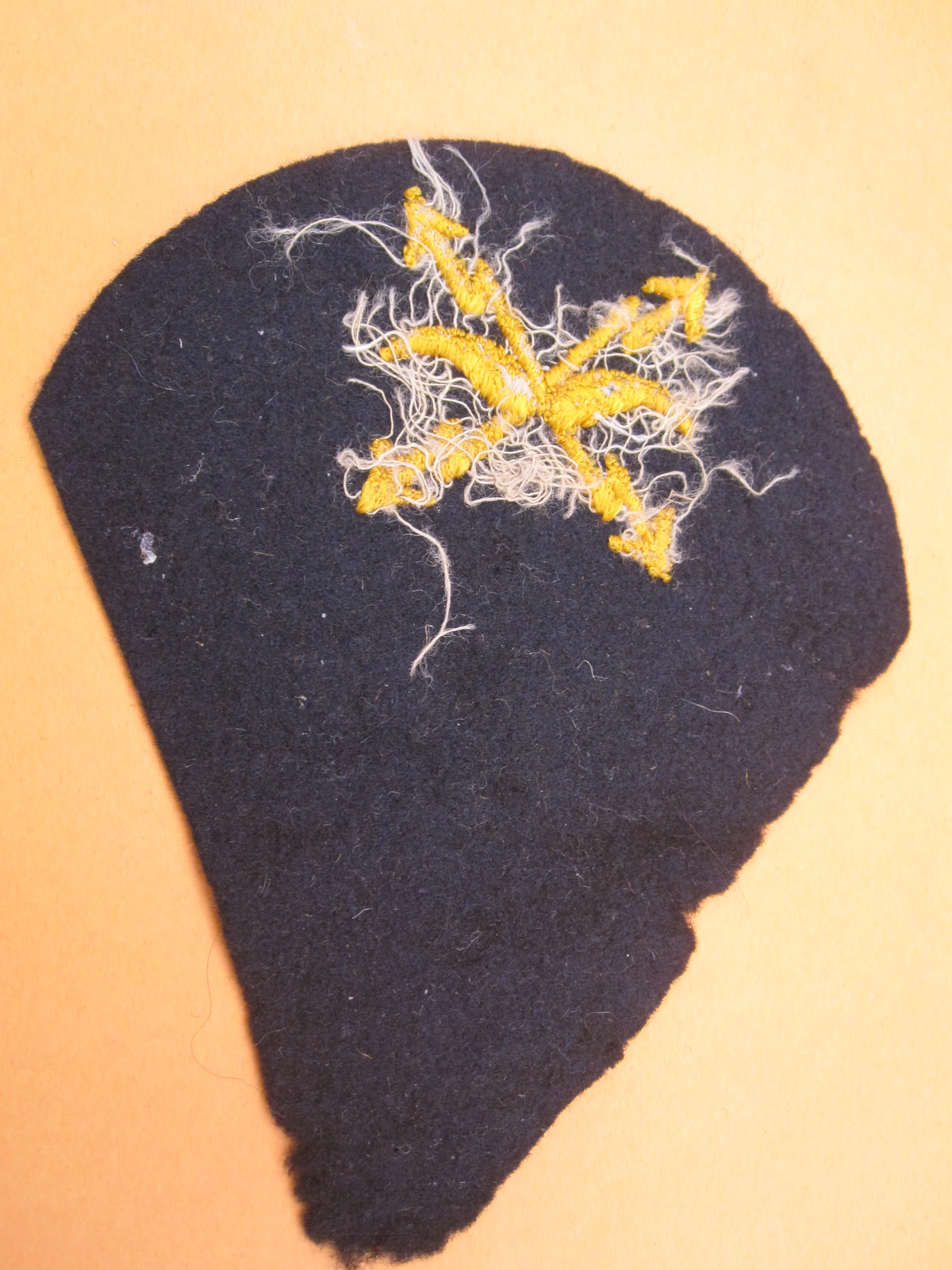 H.W.  -  -   ORIGINAL Abzeichen Flugmeldedienstaufbahn