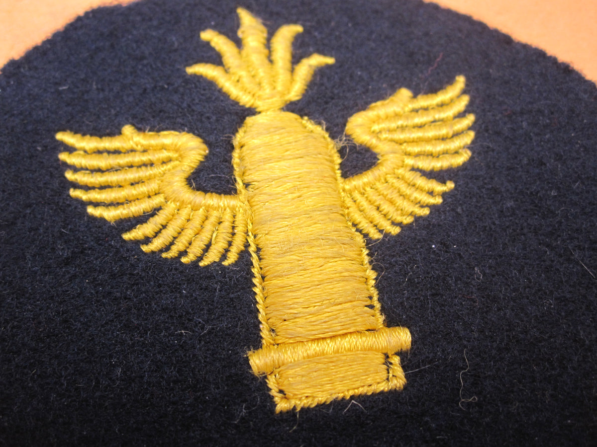 H.W.  -  -   ORIGINAL Abzeichen Artillerielaufbahn