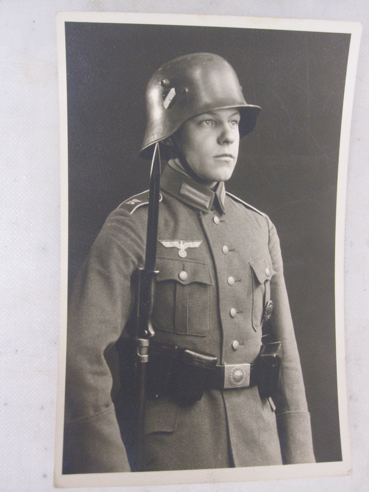 Uniformfoto Soldat mit Stahlhelm I.R.17 / Braunschweig