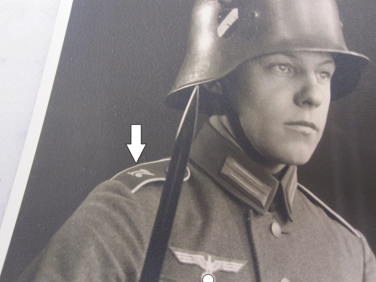 Uniformfoto Soldat mit Stahlhelm I.R.17 / Braunschweig