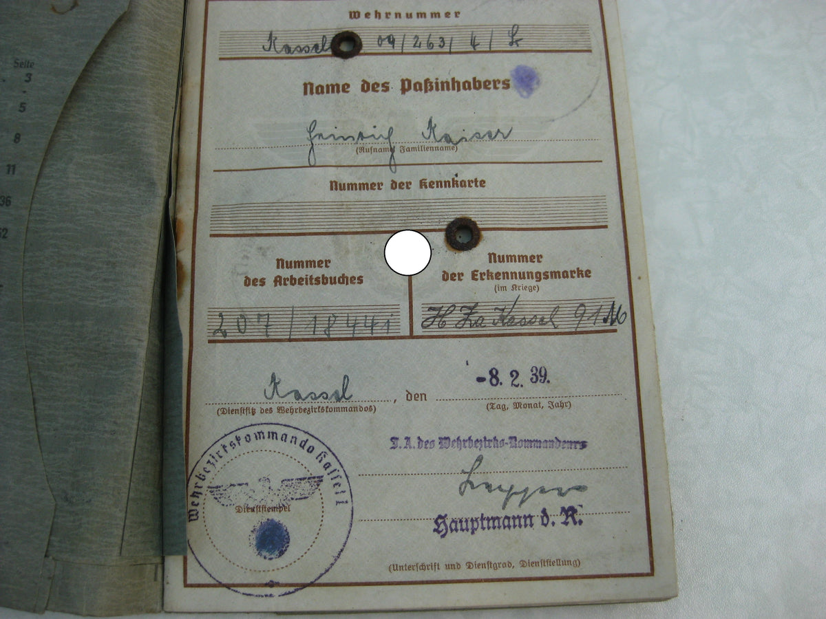 Verleihungsurkunde zur Kriegsverdienstmedaille &amp; Wehrpaß Kassel