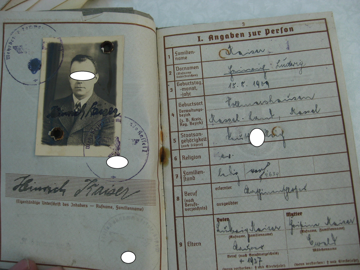 Verleihungsurkunde zur Kriegsverdienstmedaille &amp; Wehrpaß Kassel