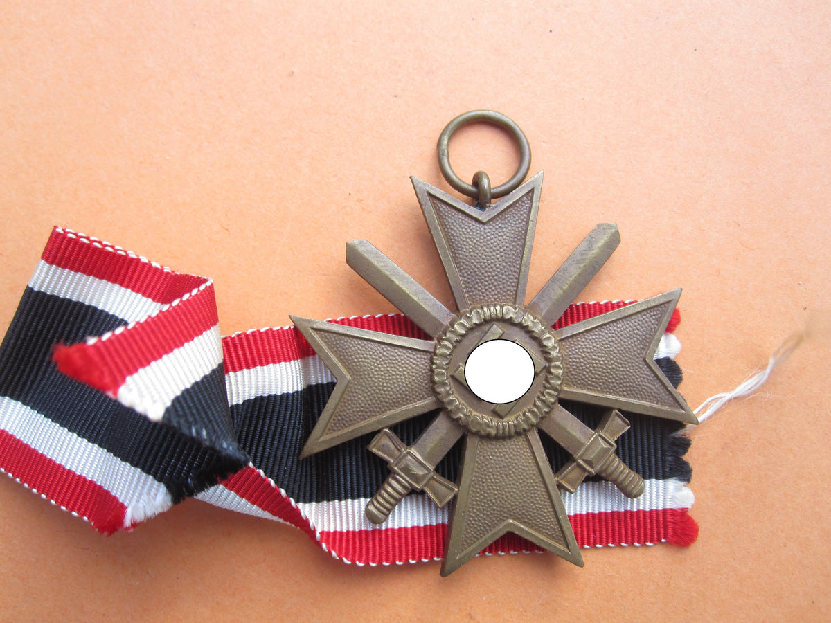 Kriegsverdienstkreuz 2.Klasse mit Schwertern (KVK2/39) Hersteller: "45"
