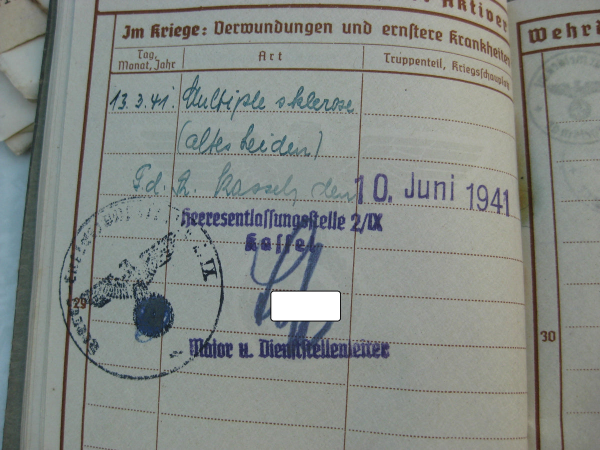 Verleihungsurkunde zur Kriegsverdienstmedaille &amp; Wehrpaß Kassel