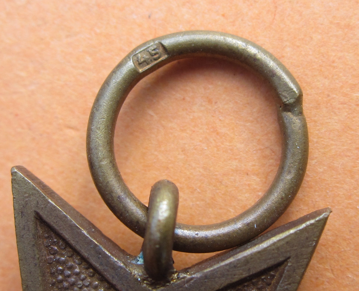 Kriegsverdienstkreuz 2.Klasse mit Schwertern (KVK2/39) Hersteller: "45"