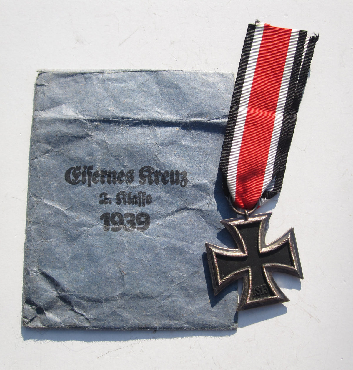 Eisernes Kreuz 2.Klasse 1939 (EK2/39) Hersteller: &quot;25&quot; in Verleihungstüte