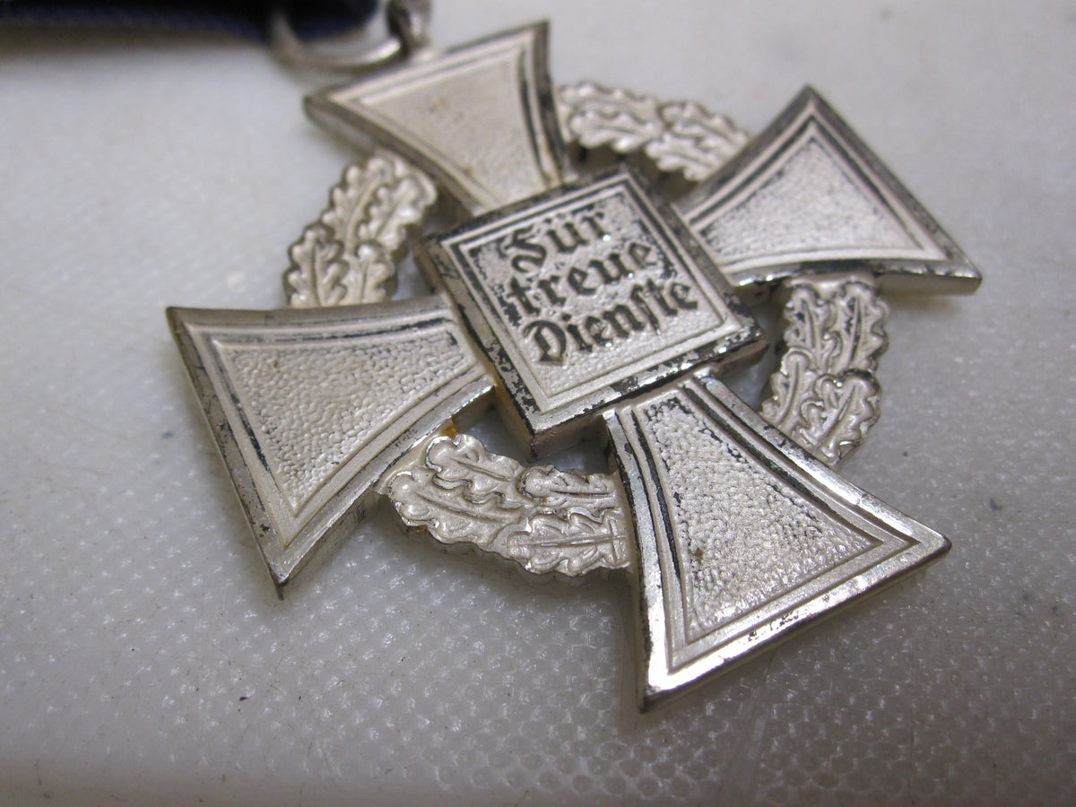 Treudienst Ehrenzeichen für 25 Jahre in Silber mit Trägerfoto