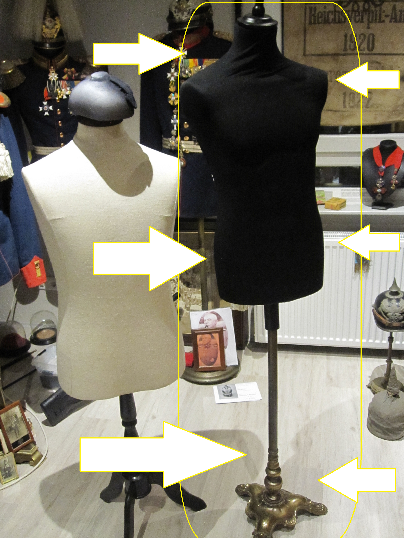 Büste zur Uniformausstellung / Uniformbüste / Schneiderbüste / Schneiderpuppe / Schaufensterpuppe