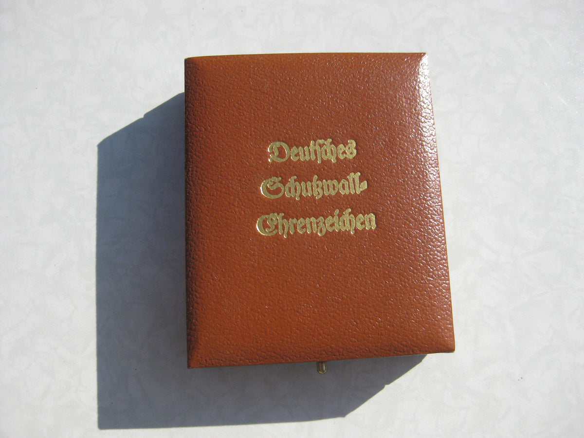 Verleihungsetui mit Schutzwall Ehrenzeichen - Sammleranfertigung-