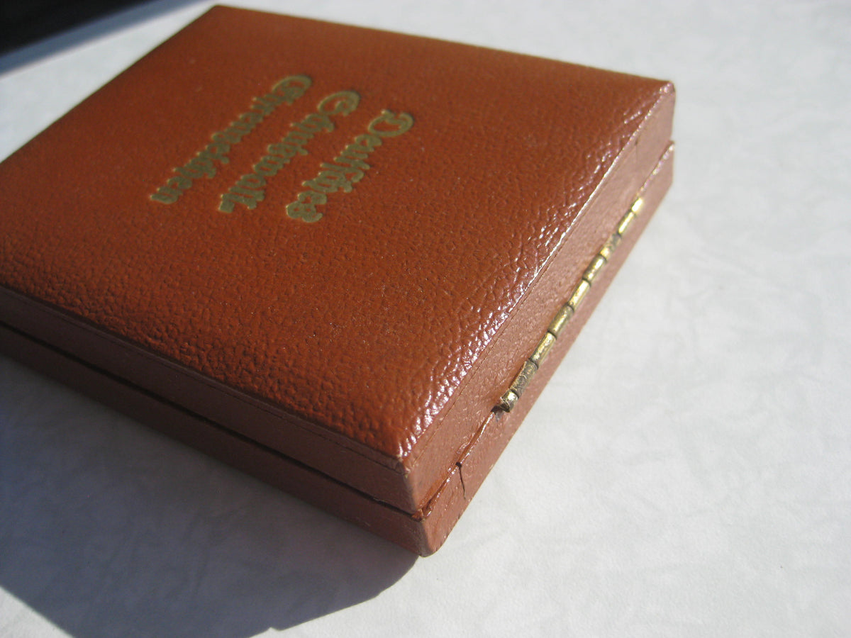 Verleihungsetui mit Schutzwall Ehrenzeichen - Sammleranfertigung-