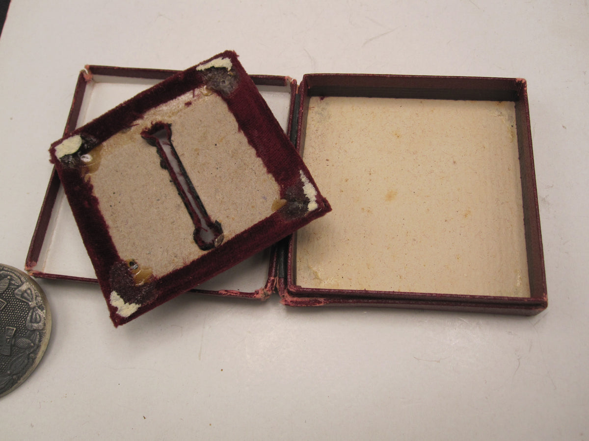 Verwundetenabzeichen 1939 in Silber Hersteller: "65" in Verleihungsschachtel