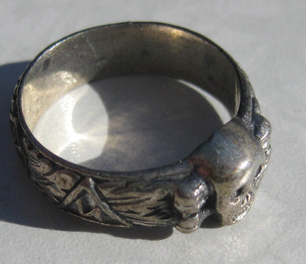 Totenkopfring der Waffen-SS Fingerring Silberring Ehrenring in Schachtel