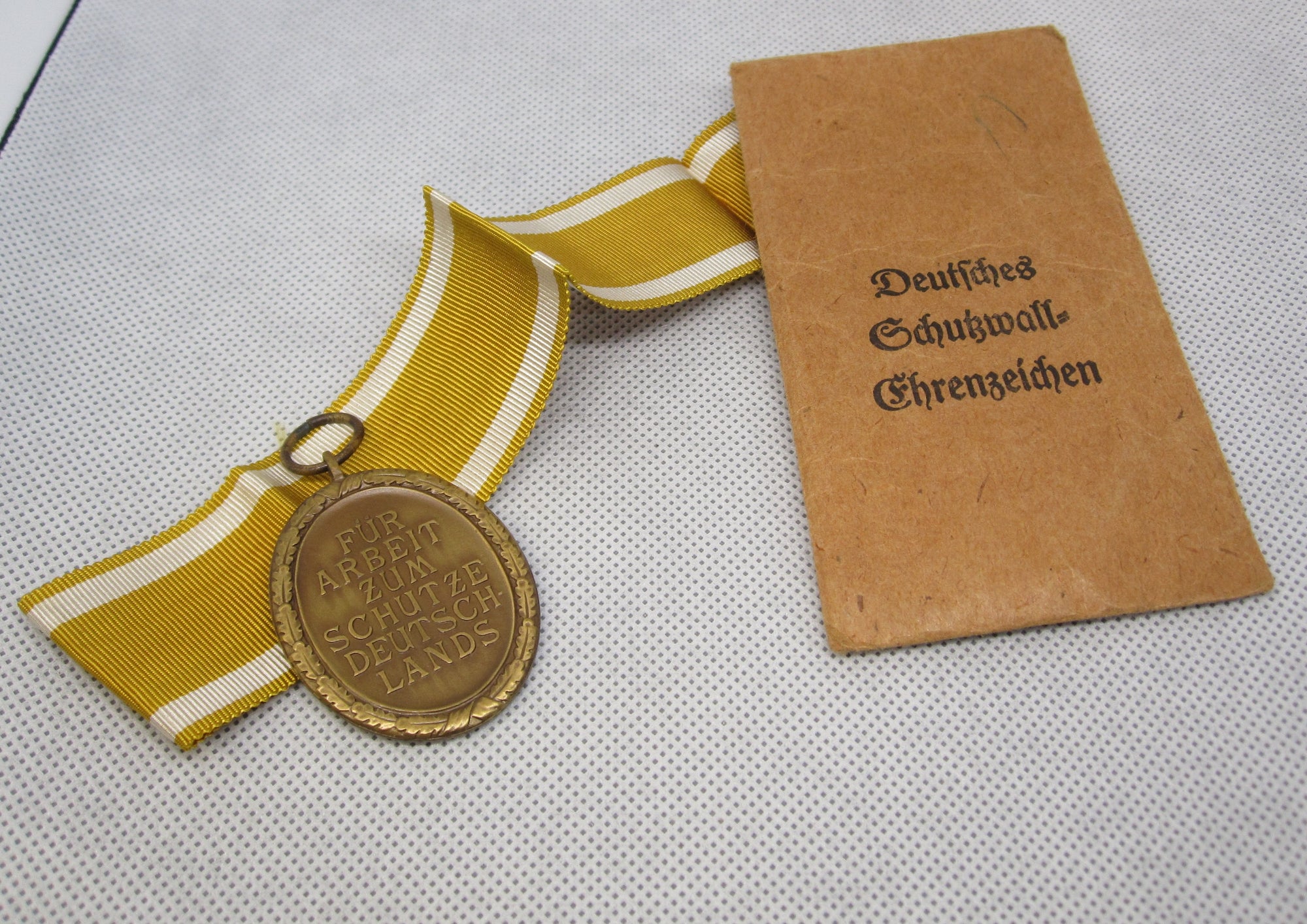 Schutzwallmedaille Deutsches Schutzwall Ehrenzeichen Hersteller: Karl Hensler Mint Condition