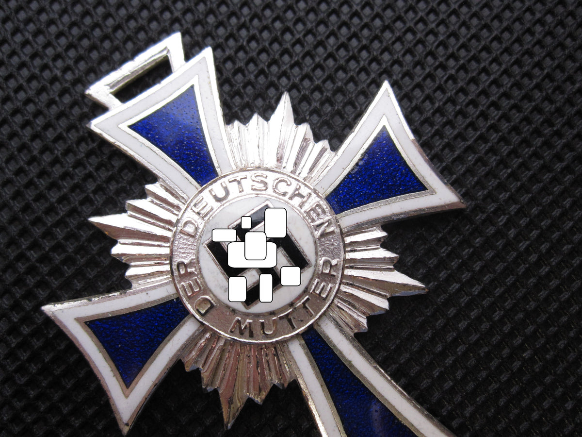 Ehrenkreuz der deutschen Mutter / Mutterkreuz in Silber / Zweite Stufe Mint Condition