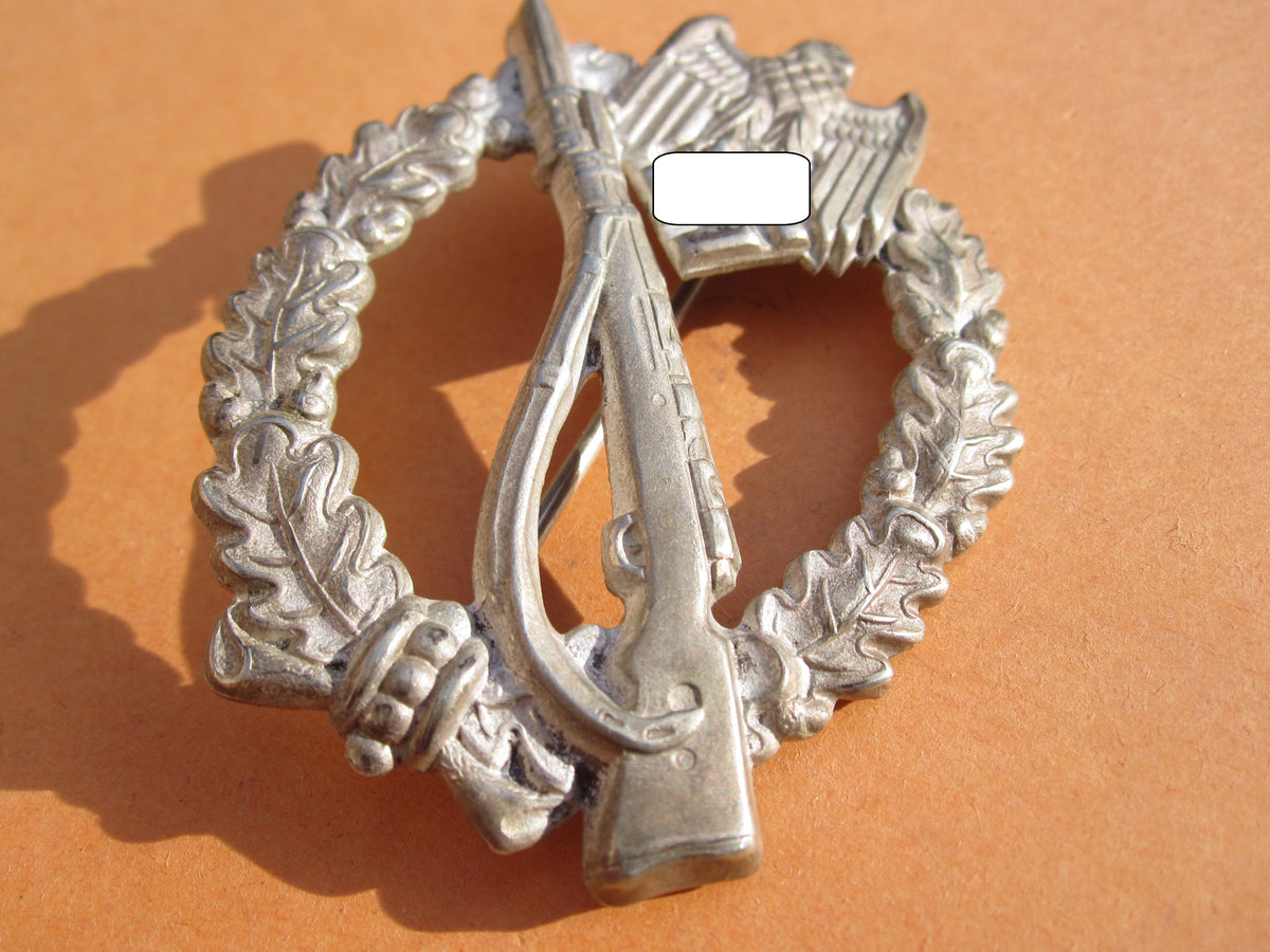 !!! BUNTMETALL !!!  Hohlprägung des Infanterie Sturmabzeichen (ISA) des Heeres in Silber Mint Condition