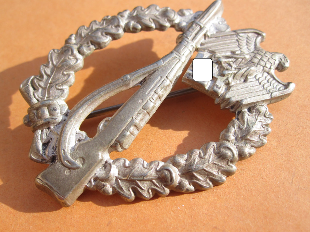 !!! BUNTMETALL !!!  Hohlprägung des Infanterie Sturmabzeichen (ISA) des Heeres in Silber Mint Condition