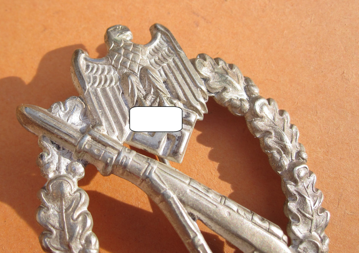 !!! BUNTMETALL !!!  Hohlprägung des Infanterie Sturmabzeichen (ISA) des Heeres in Silber Mint Condition