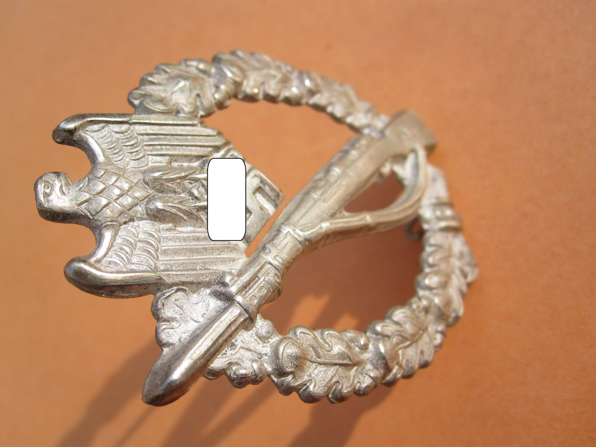 !!! BUNTMETALL !!!  Hohlprägung des Infanterie Sturmabzeichen (ISA) des Heeres in Silber Mint Condition