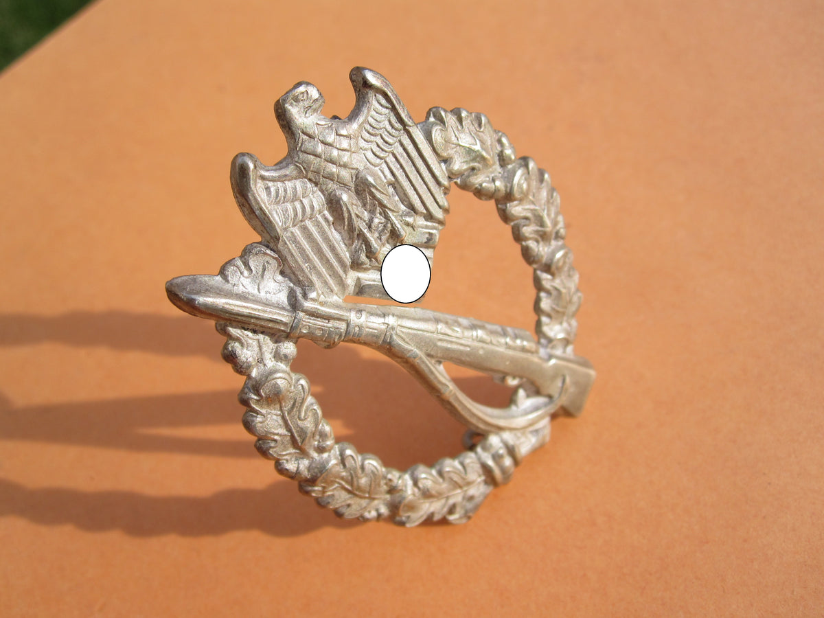 !!! BUNTMETALL !!!  Hohlprägung des Infanterie Sturmabzeichen (ISA) des Heeres in Silber Mint Condition