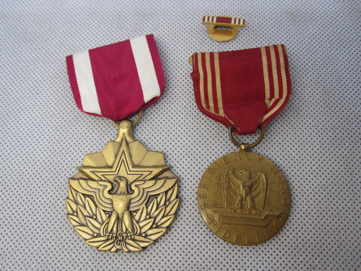 H.W.  -   -   USA 6 Medaillen Ehrenzeichen Vietnamkrieg Abzeichen amerikanischer Orden USA 1960