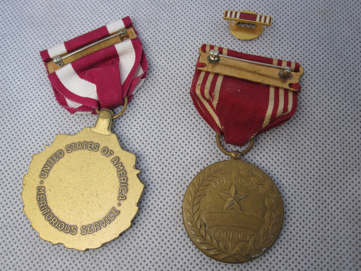 H.W.  -   -   USA 6 Medaillen Ehrenzeichen Vietnamkrieg Abzeichen amerikanischer Orden USA 1960