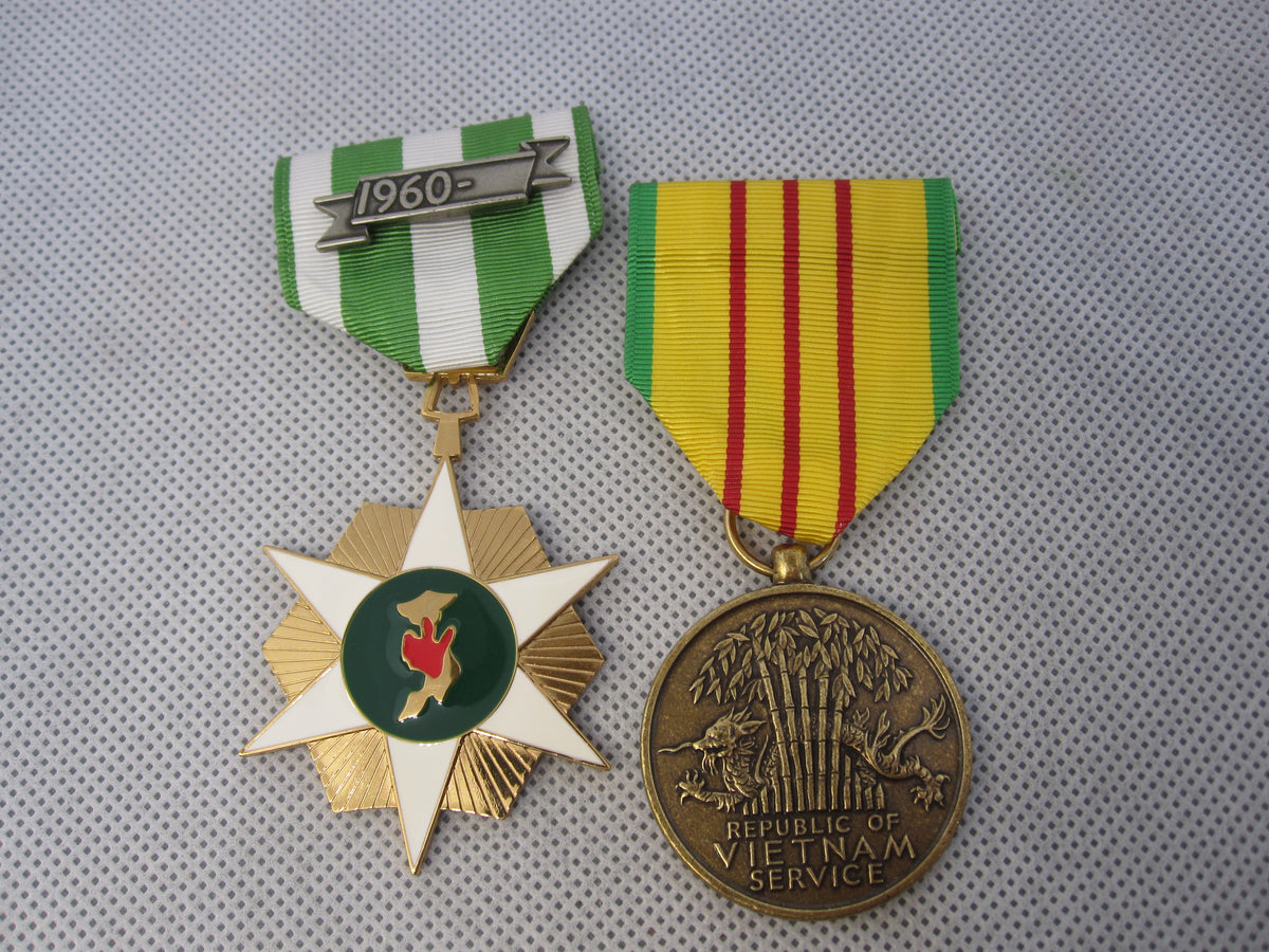 H.W.  -   -   USA 6 Medaillen Ehrenzeichen Vietnamkrieg Abzeichen amerikanischer Orden USA 1960