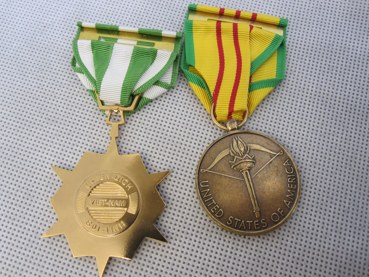 H.W.  -   -   USA 6 Medaillen Ehrenzeichen Vietnamkrieg Abzeichen amerikanischer Orden USA 1960