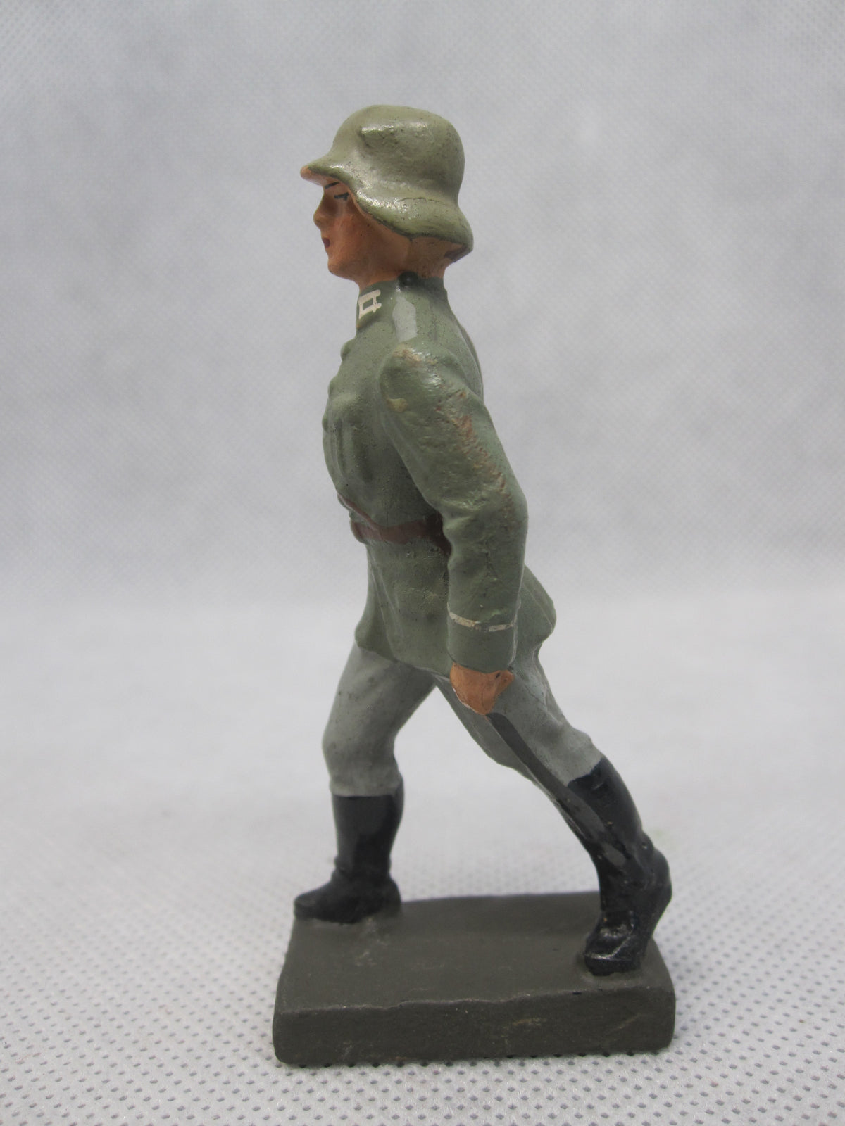 LINEOL Wehrmacht Offizier in Uniform mit Säbel