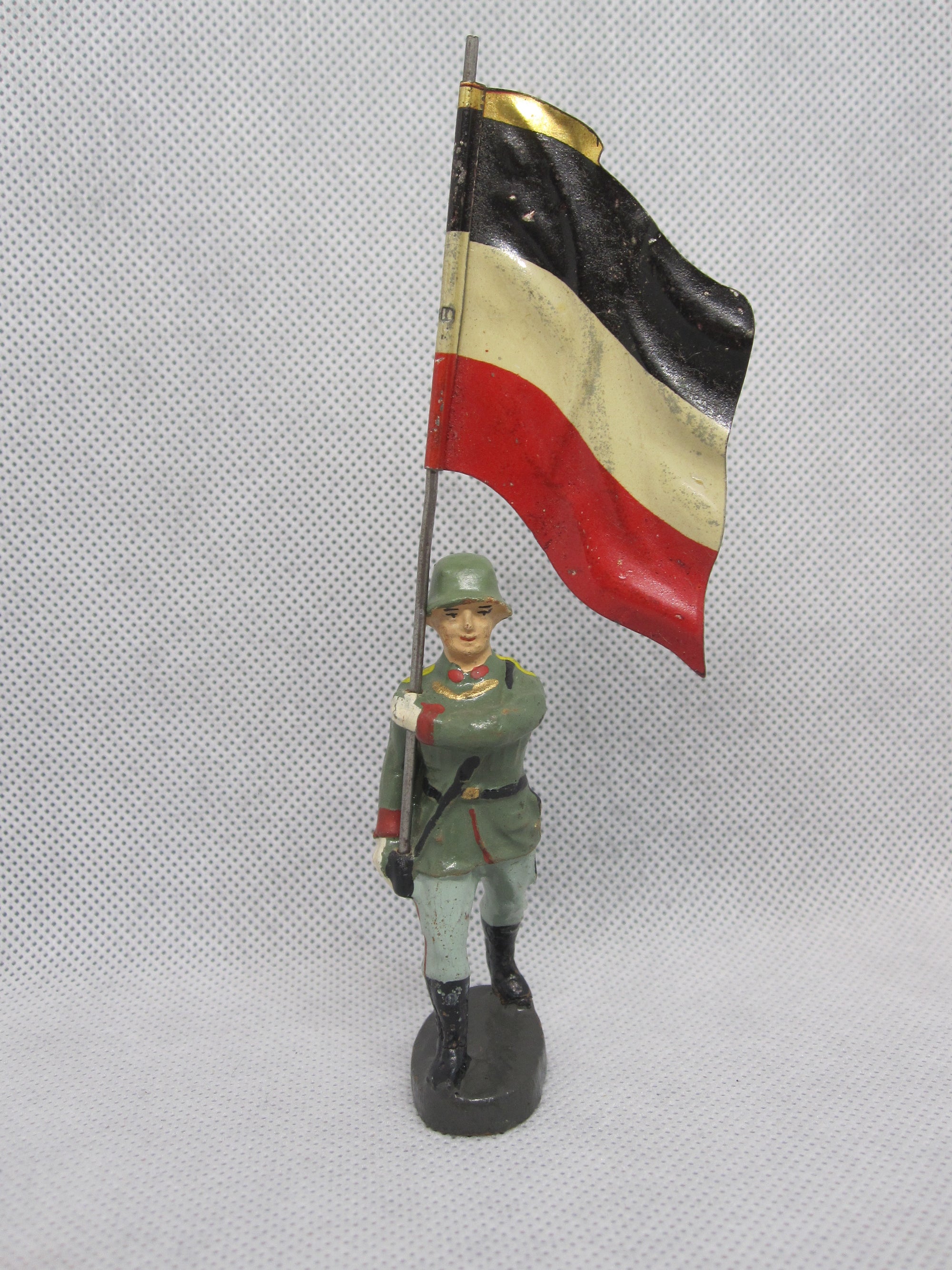 ELESTOLIN Wehrmacht Fahnenträger  -marschierend-