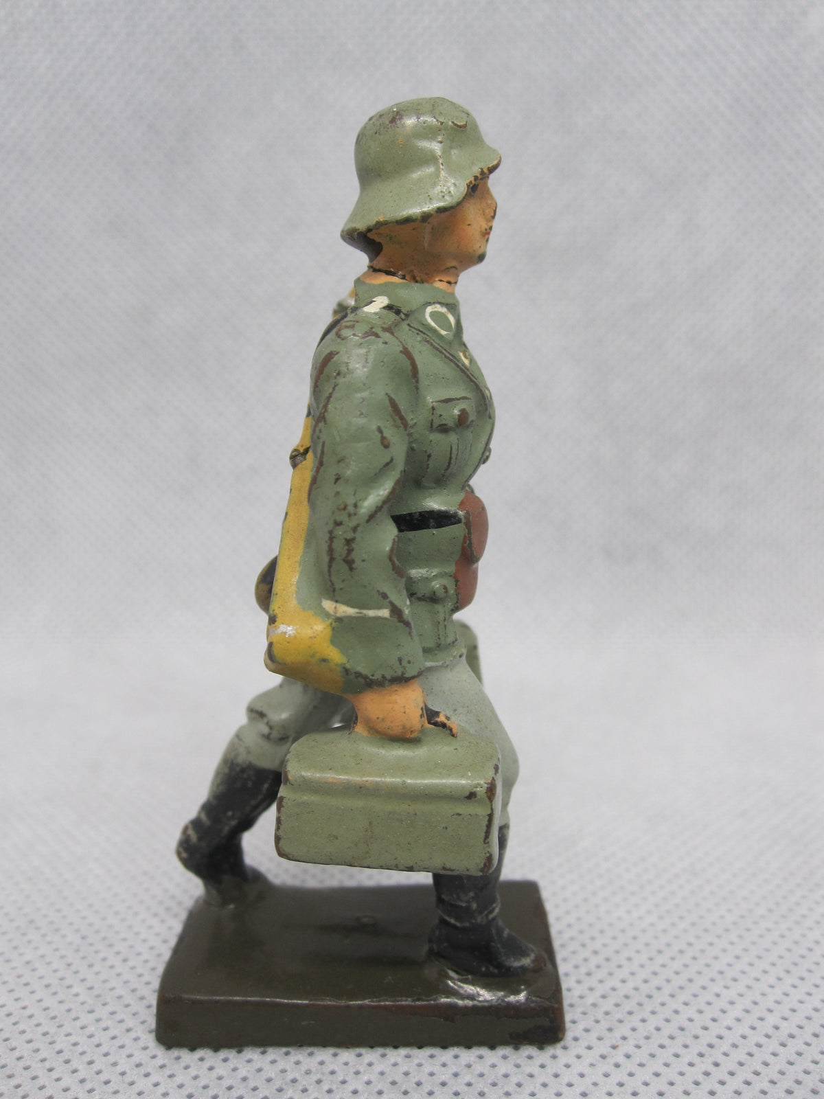 LINEOL Wehrmacht Munitionsträger -marschierend-