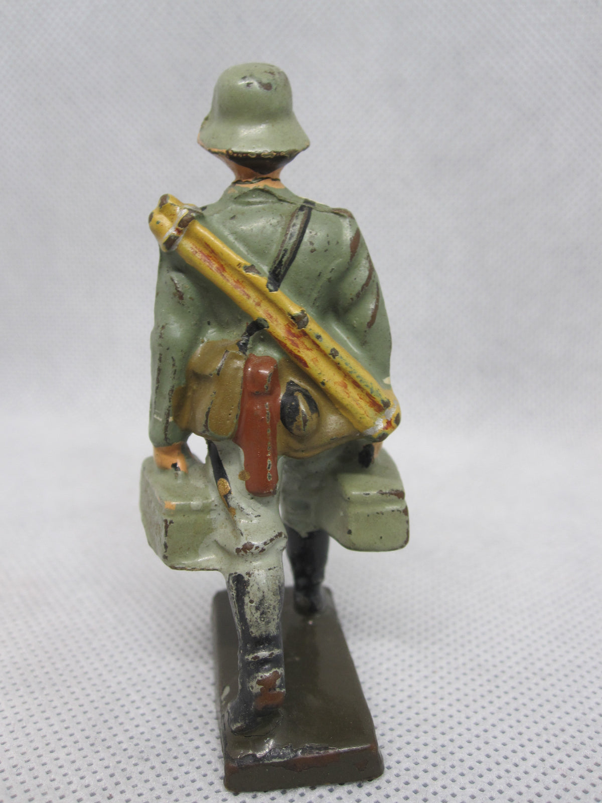 LINEOL Wehrmacht Munitionsträger -marschierend-