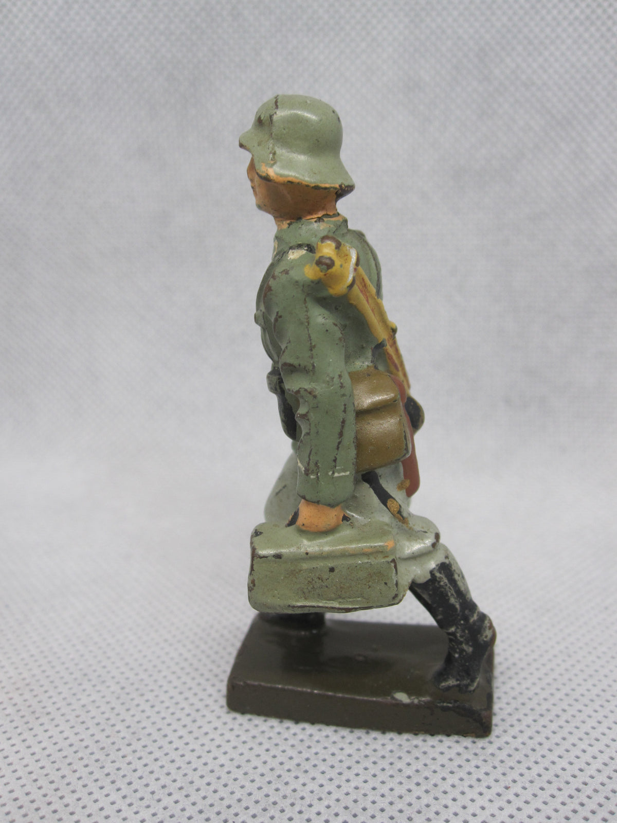 LINEOL Wehrmacht Munitionsträger -marschierend-