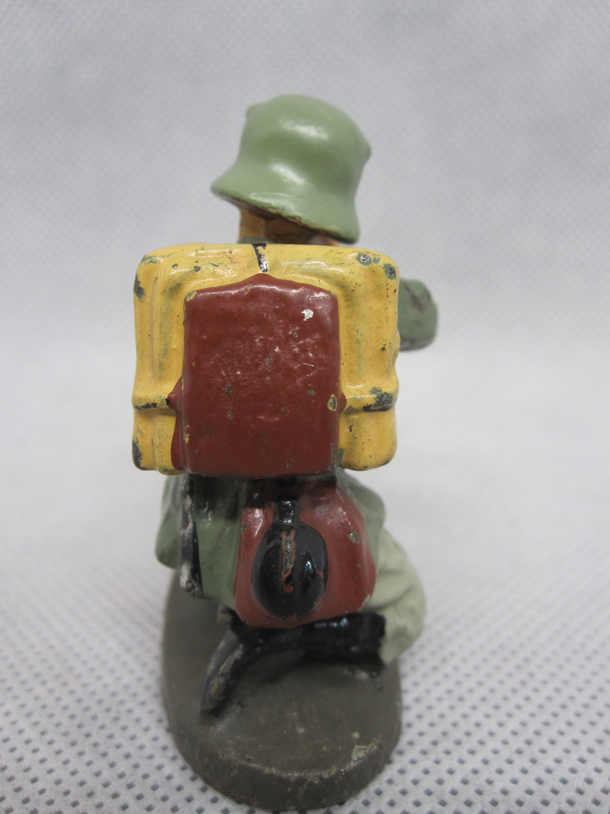 ELASTOLIN Wehrmacht Gewehrschütze mit Gasmaske -knieend-