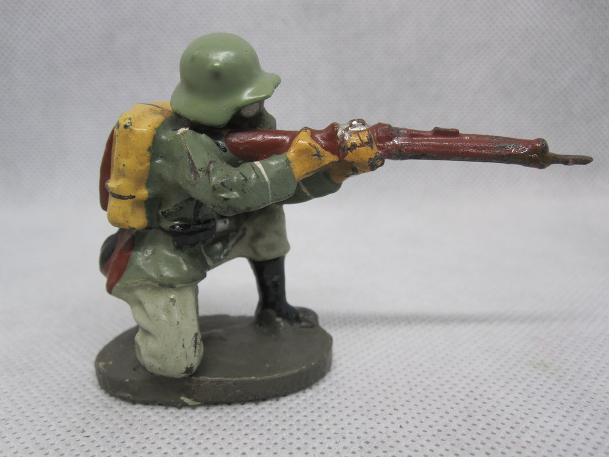 ELASTOLIN Wehrmacht Gewehrschütze mit Gasmaske -knieend-