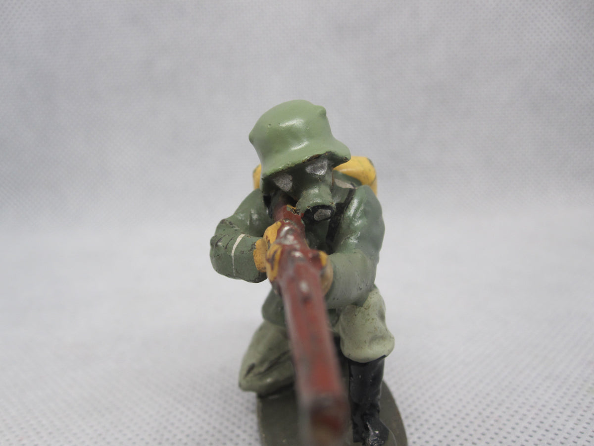 ELASTOLIN Wehrmacht Gewehrschütze mit Gasmaske -knieend-