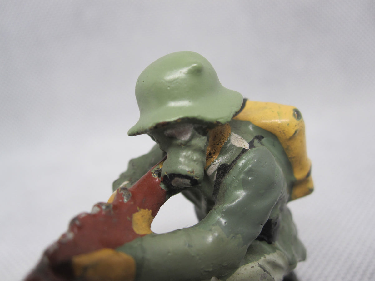 ELASTOLIN Wehrmacht Gewehrschütze mit Gasmaske -knieend-