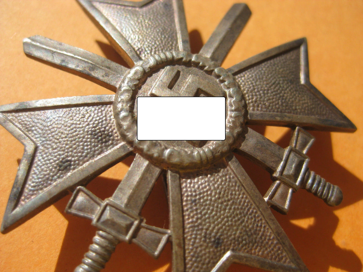 Kriegsverdienstkreuz 1.Klasse mit Schwertern (KVK1/39) Buntmetall