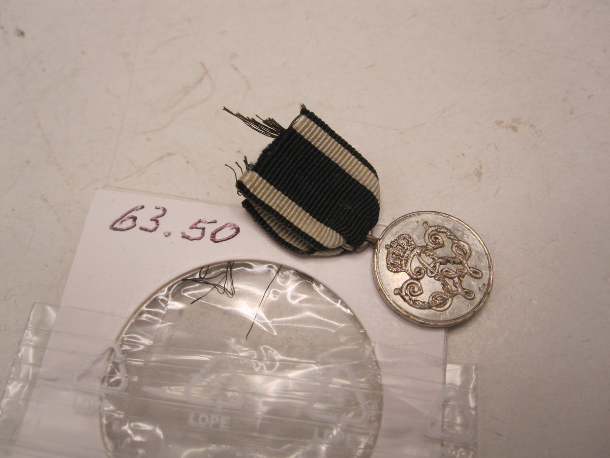 H.W.  -   -   Miniaturorden Preußen Kriegsverdienstmedaille