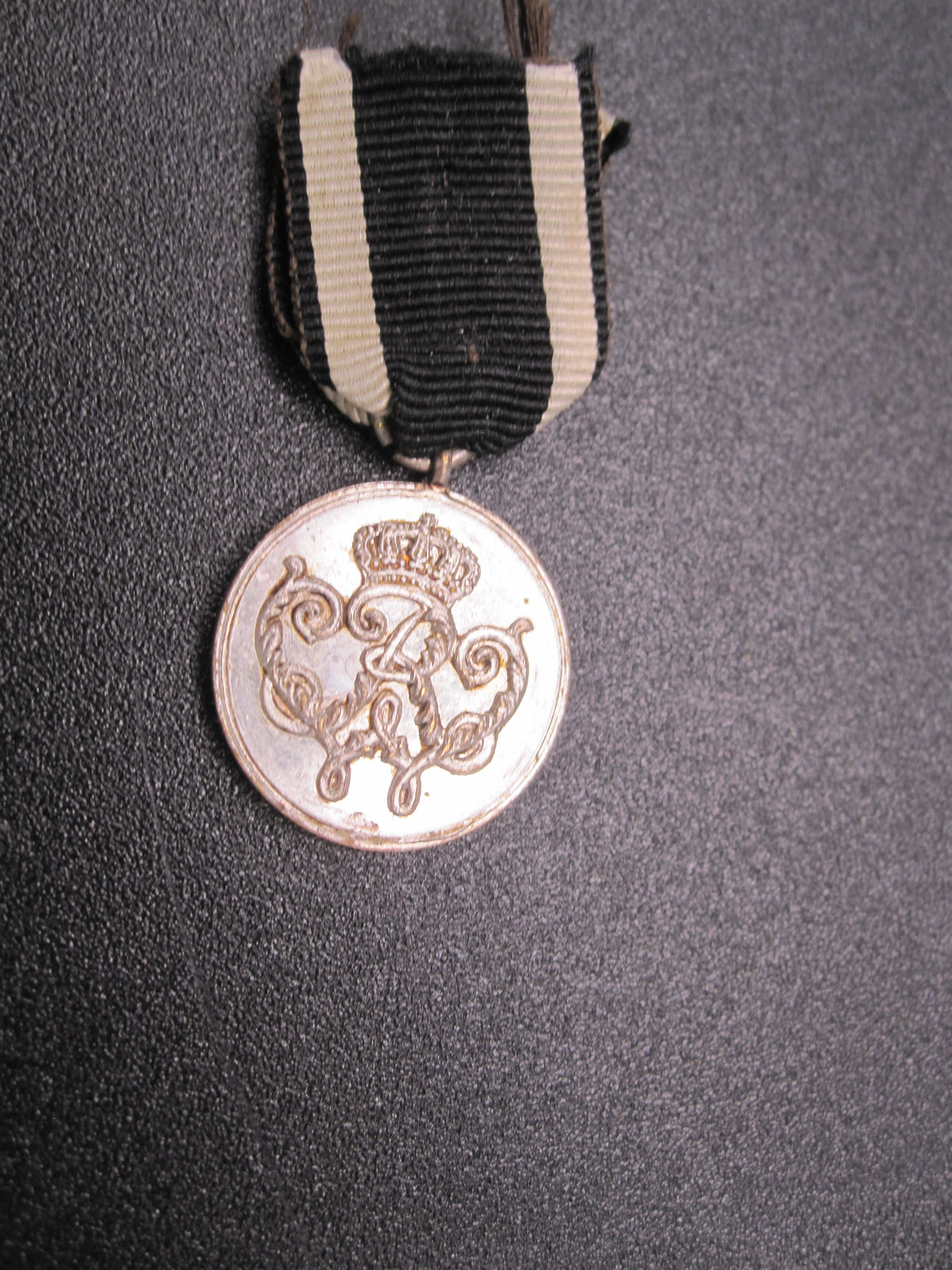 H.W.  -   -   Miniaturorden Preußen Kriegsverdienstmedaille