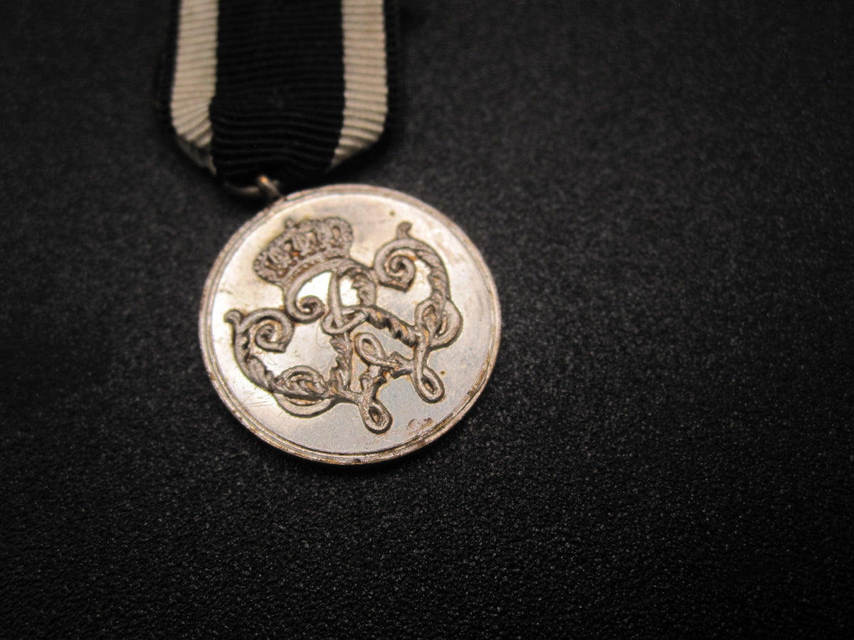 H.W.  -   -   Miniaturorden Preußen Kriegsverdienstmedaille