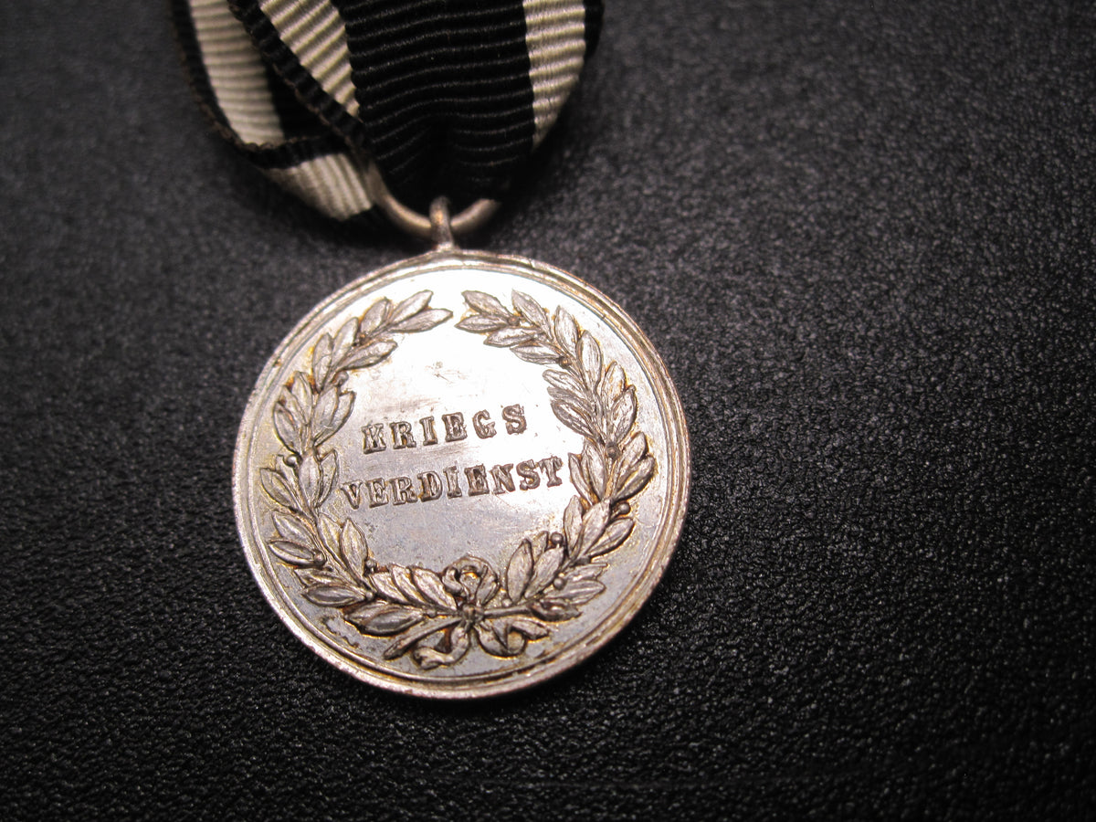 H.W.  -   -   Miniaturorden Preußen Kriegsverdienstmedaille