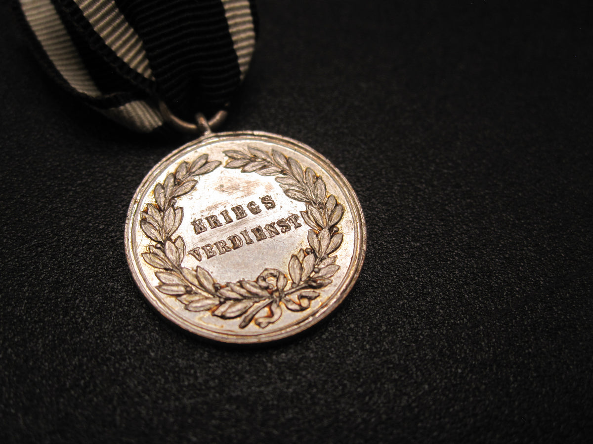 H.W.  -   -   Miniaturorden Preußen Kriegsverdienstmedaille