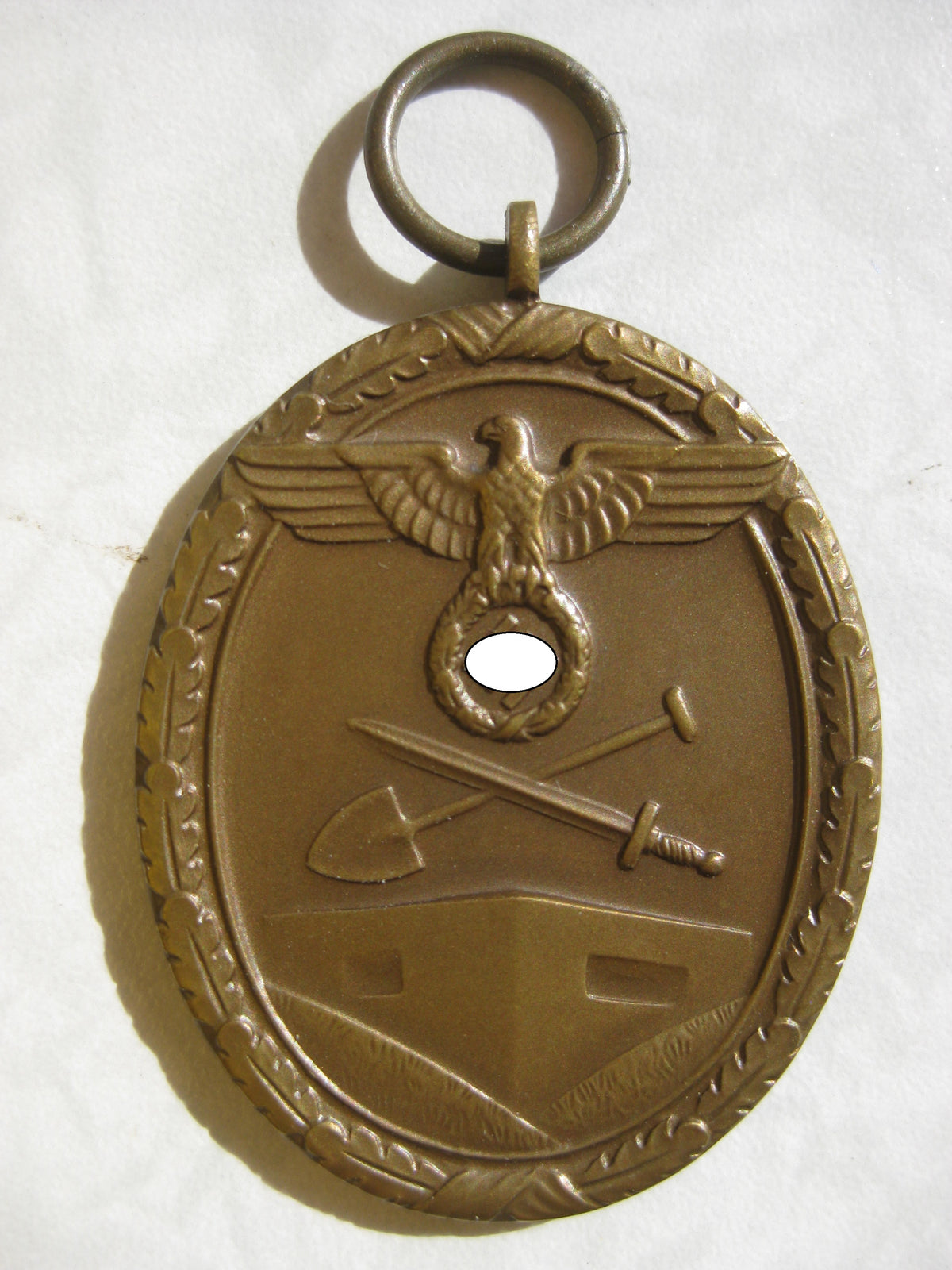 Schutzwallmedaille Deutsches Schutzwall Ehrenzeichen Hersteller: Carl Poelath Mint Condition