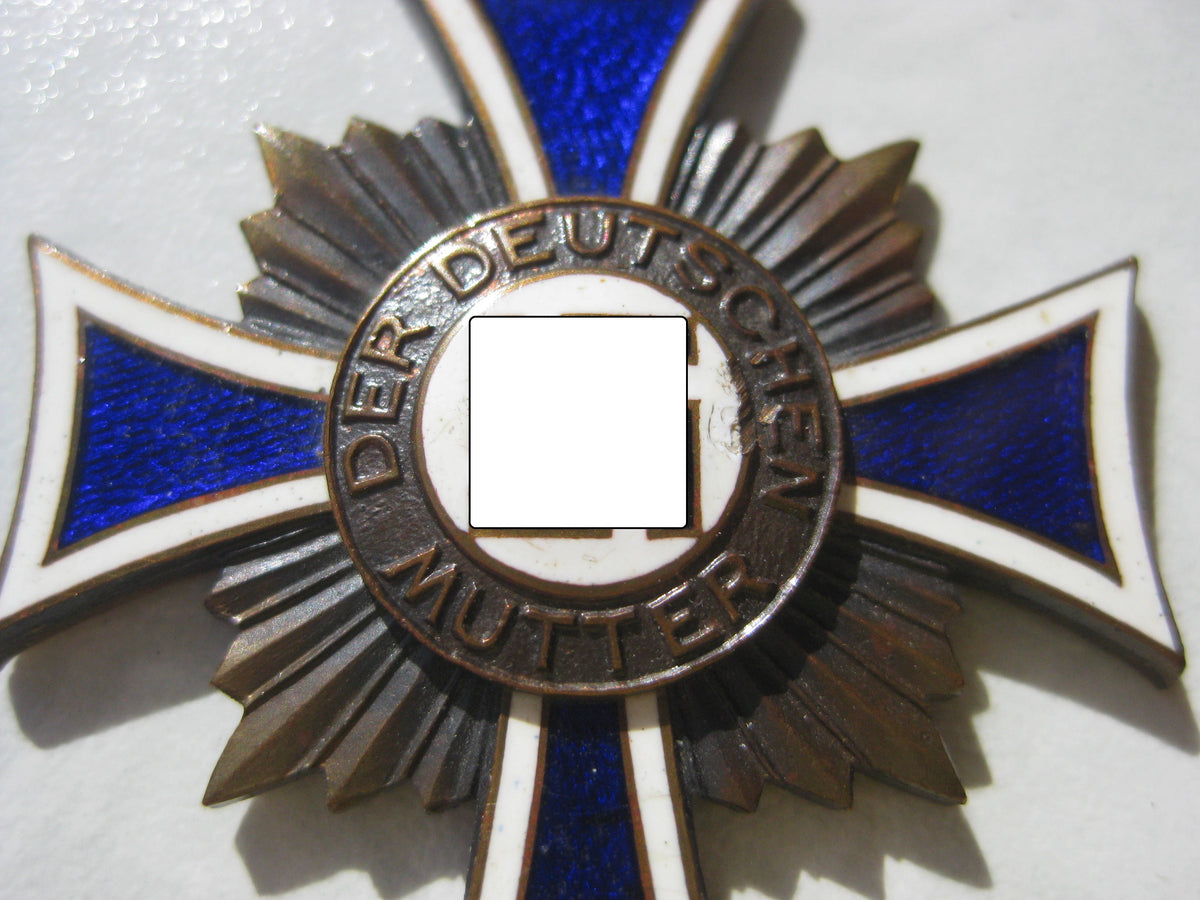 Ehrenkreuz der deutschen Mutter Mutterkreuz in Bronze Dritte Stufe Mint Condition