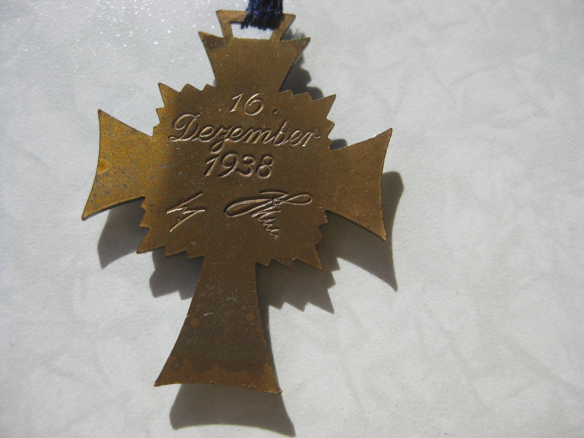 Ehrenkreuz der deutschen Mutter Mutterkreuz in Bronze Dritte Stufe Mint Condition